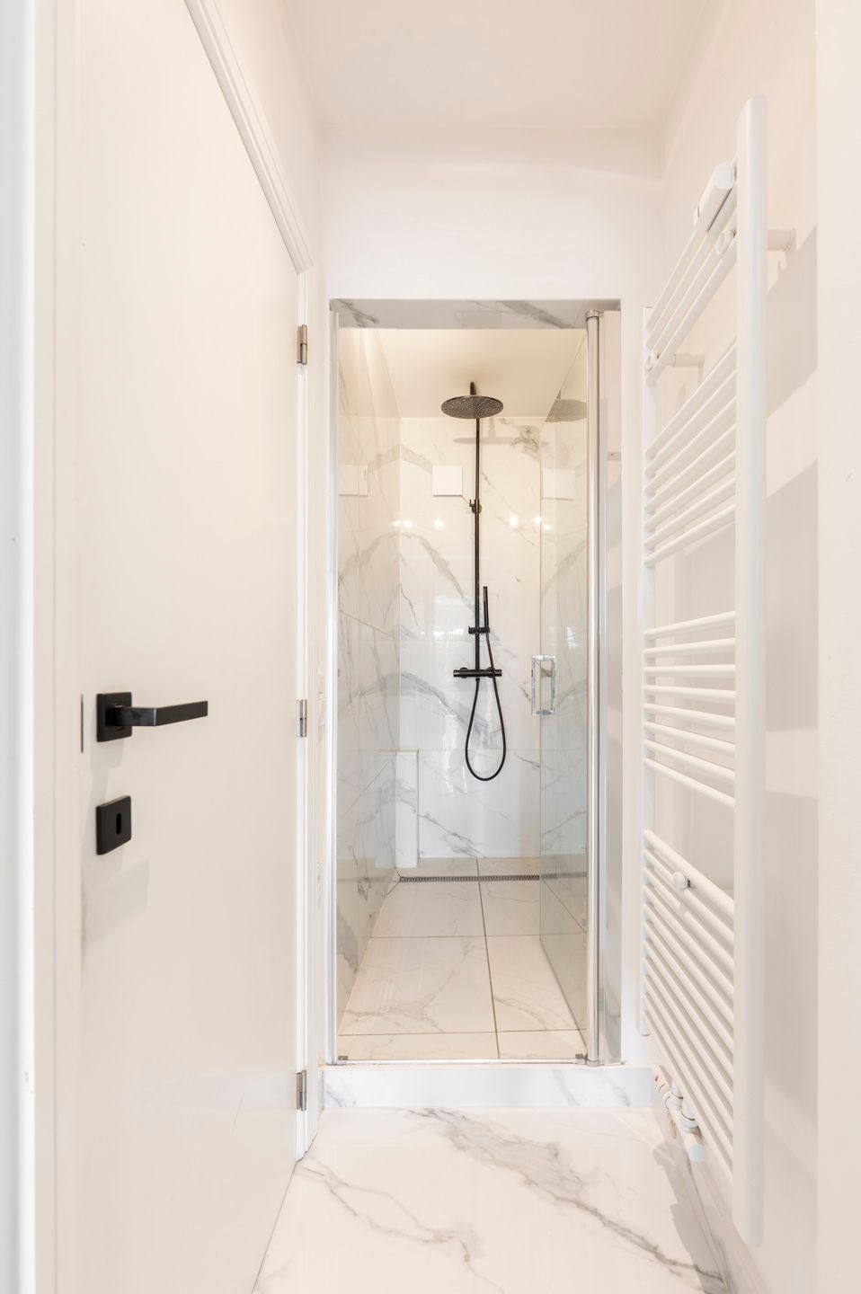 ANTWERPEN - Instapklaar drie slaapkamer appartement foto 10