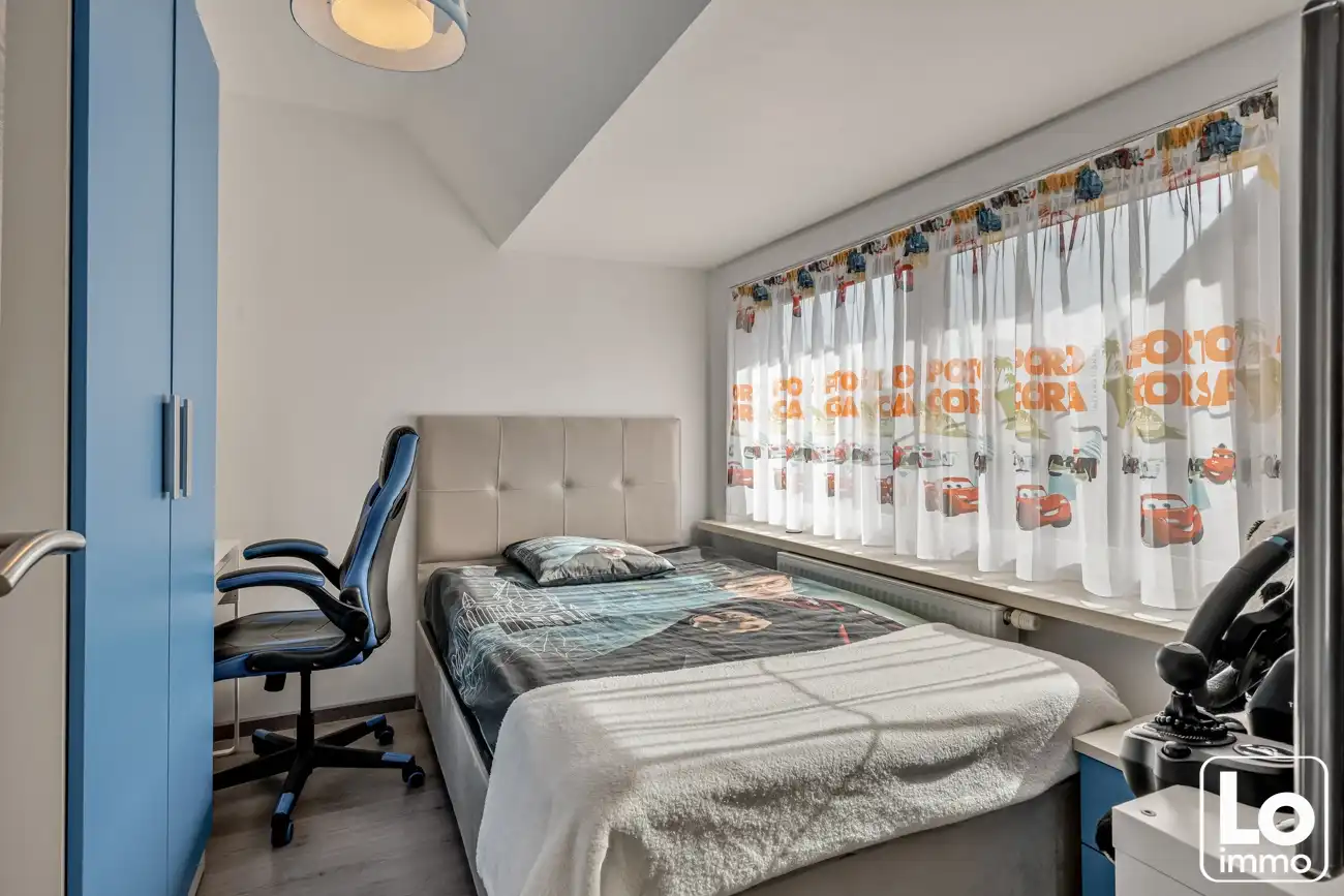 Instap klare half open woning met inpandige garage en kleine voortuin op een toplocatie nabij het centrum van Oostakker! foto 15