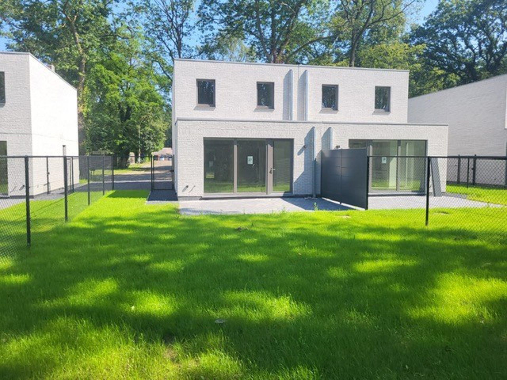Halfopen energiezuinige gezinswoning - Ideale investering! foto {{pictureIndex}}