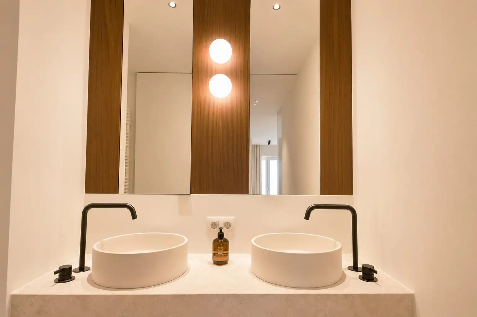 Prestigieus gerenoveerd appartement afgewerkt met hoogwaardige materialen gelegen nabij het Driehoeksplein. foto 22