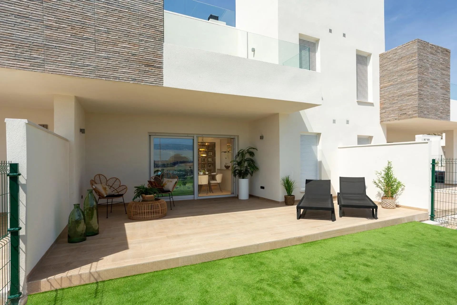 Luxe wonen te midden van groen en golf – jouw moderne woning in exclusieve golf wacht op je! foto {{pictureIndex}}