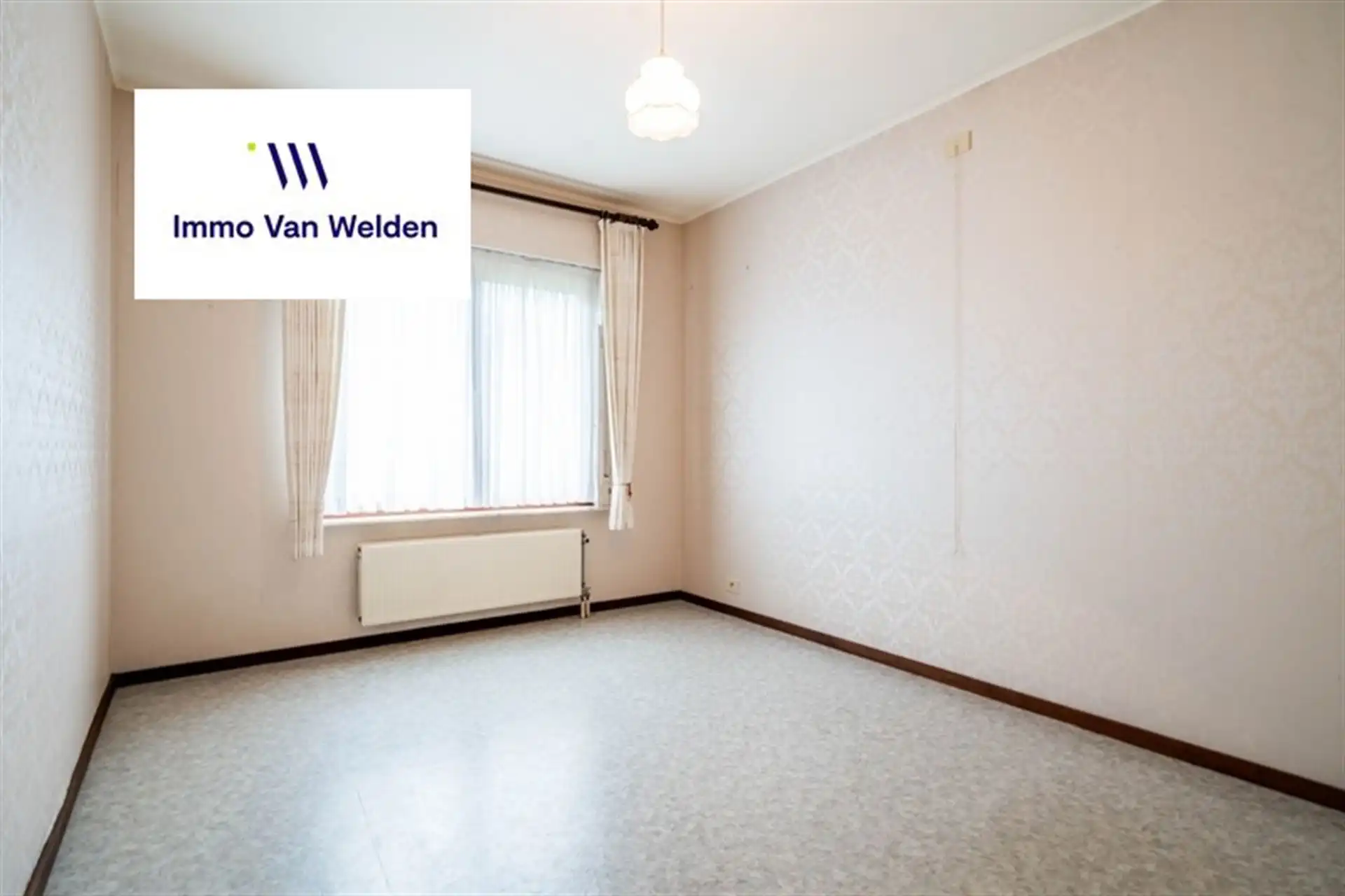 Vrijstaande woning met garage, veranda  en tuin foto 19