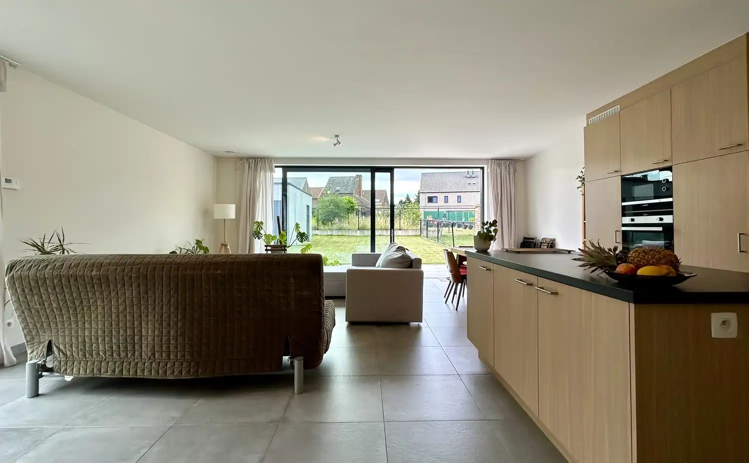 Recente, energiezuinige woning met tuin en garage op een gunstige ligging foto 5