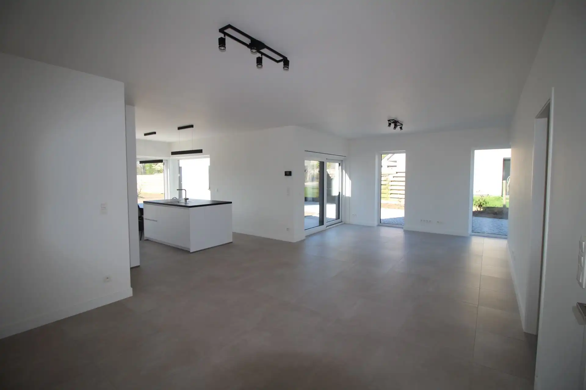 Woning, 3 slpks, voorzien van de nieuwste technieken. foto 8