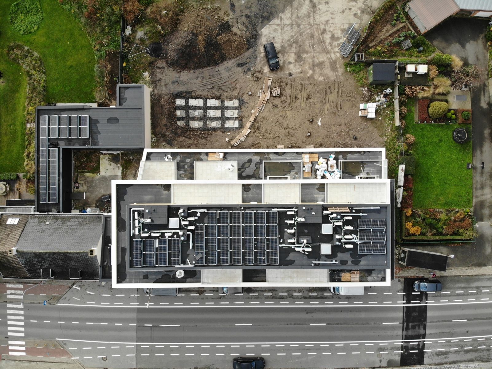 Gelijkvloersappartement met zonnig terras en private tuin! foto 3