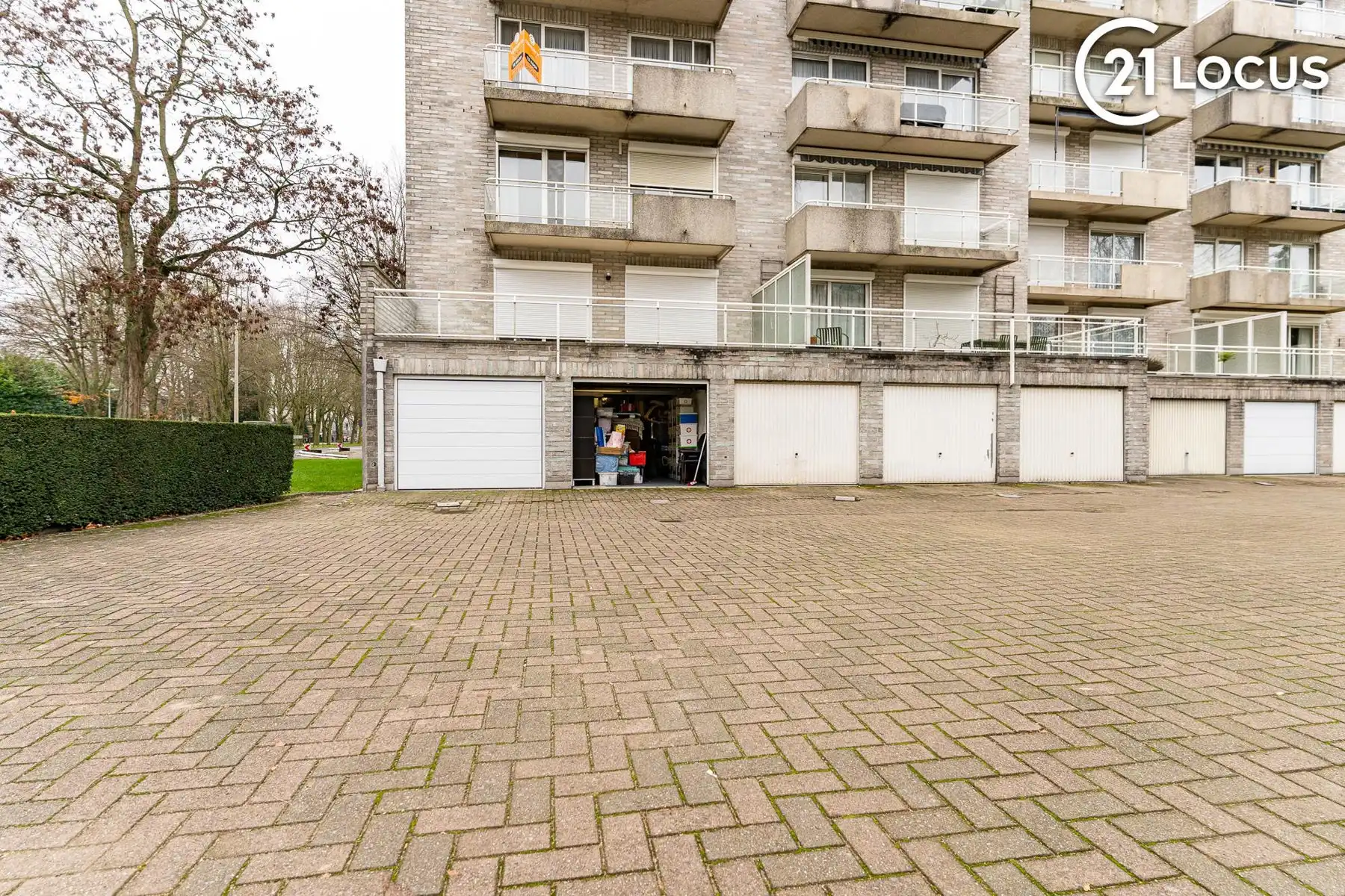Stijlvol 2-slaapkamer appartement met balkons en airco in Beveren foto 14