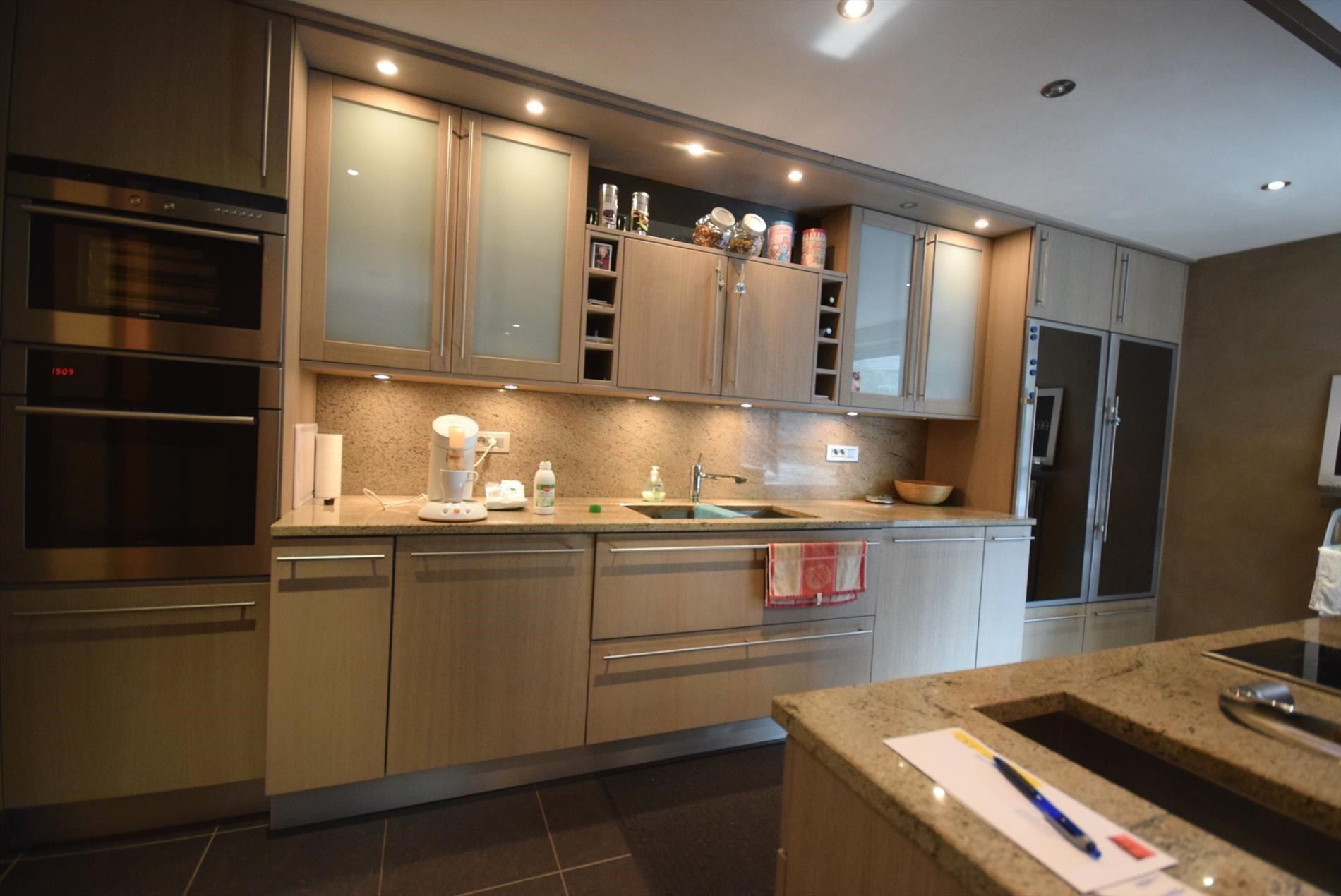 WONING MET ZONNIGE STADSTUIN foto 9
