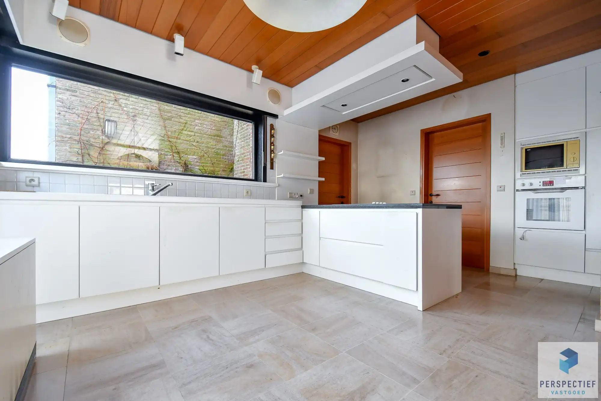 Centraal gelegen ruime woning met 3 slaapkamers - garage en grote tuin foto 5