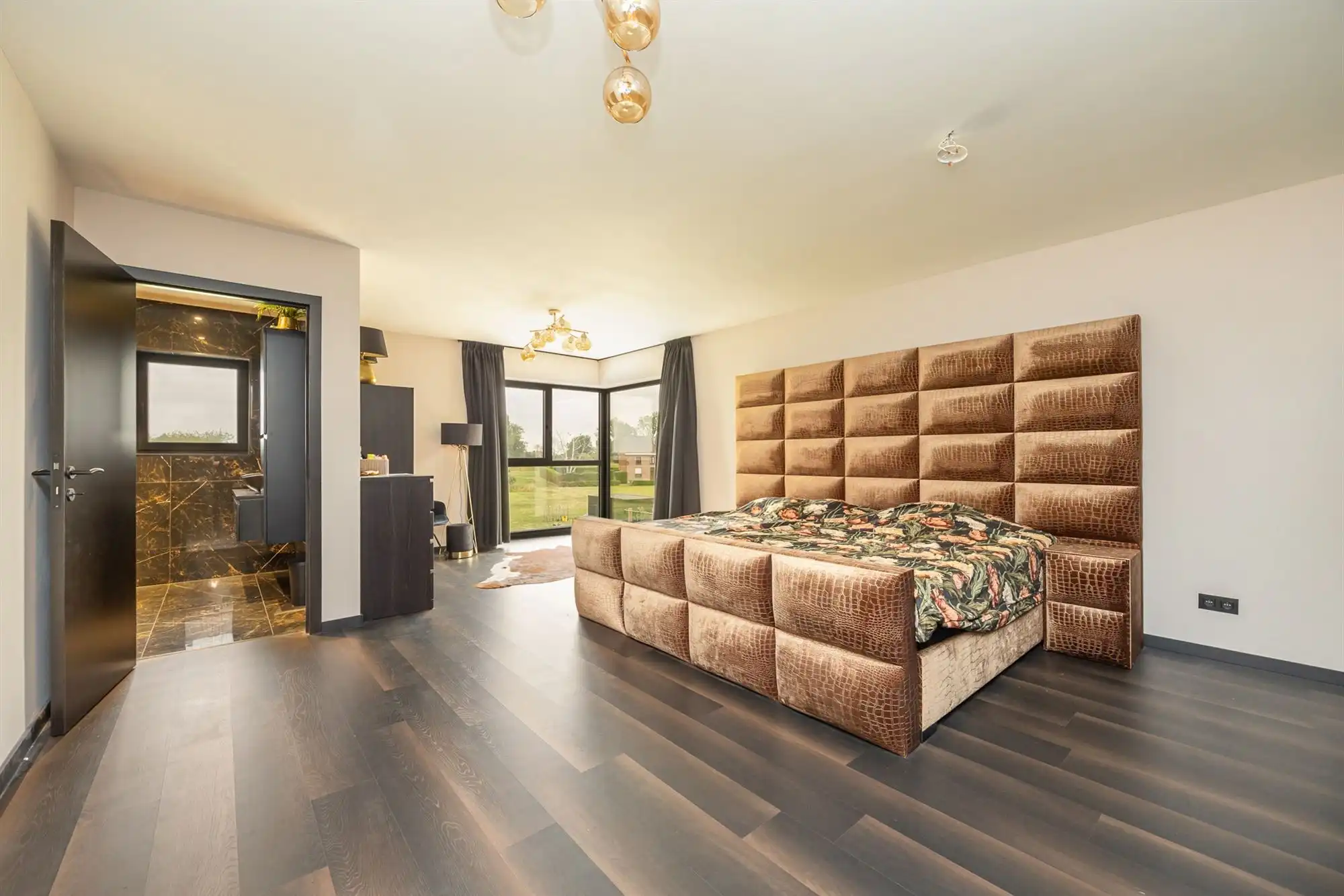 Moderne villa met 5 slaapkamers, ruime tuin en garage  foto 19
