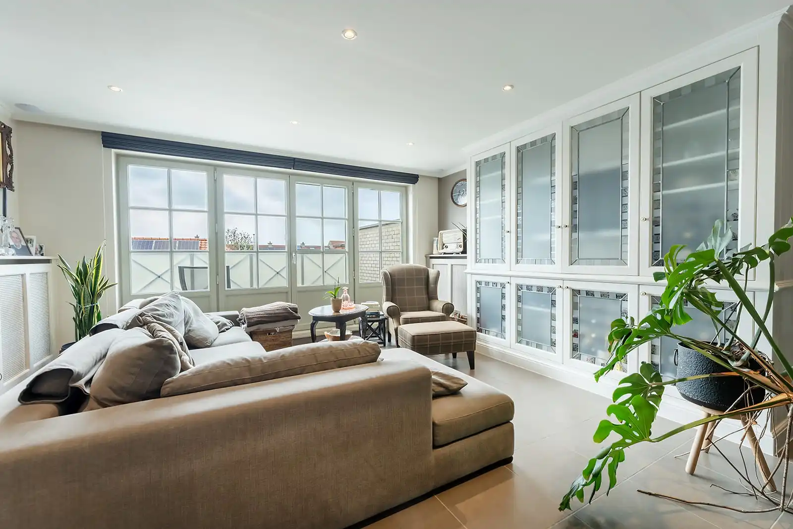 Ruim duplex appartement met garagebox te koop in Lissewege. foto 4