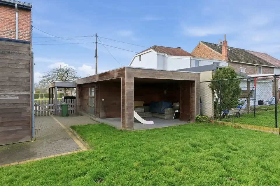 KNAP GERENOVEERDE GEZINSWONING MET 3 SLKS, TUIN EN CARPORT IN JEUK foto 30