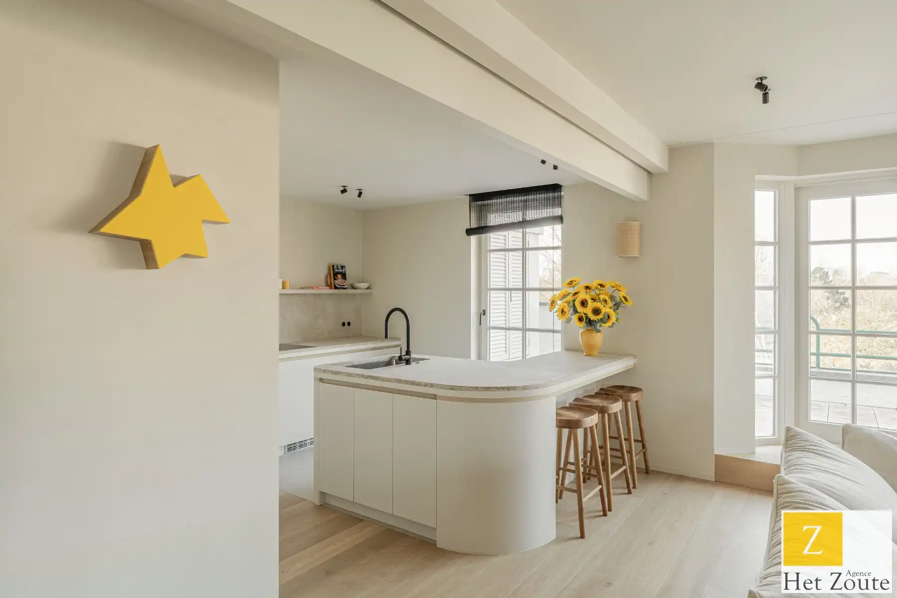 Magnifiek gerenoveerd appartement in res. Tennis Gardens foto 4