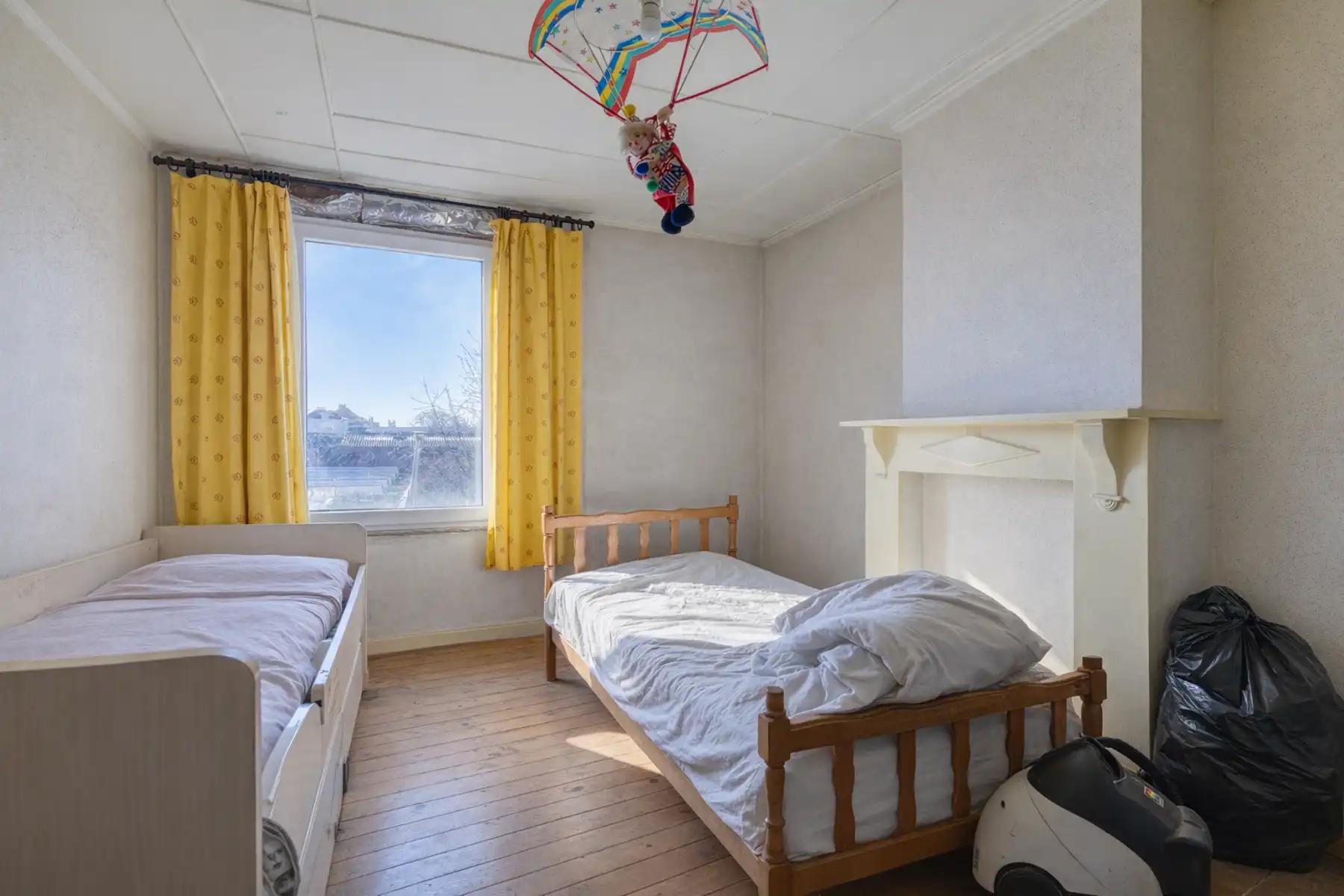 Woning met 4 slaapkamers, tuin en grote garage/magazijn  foto 15