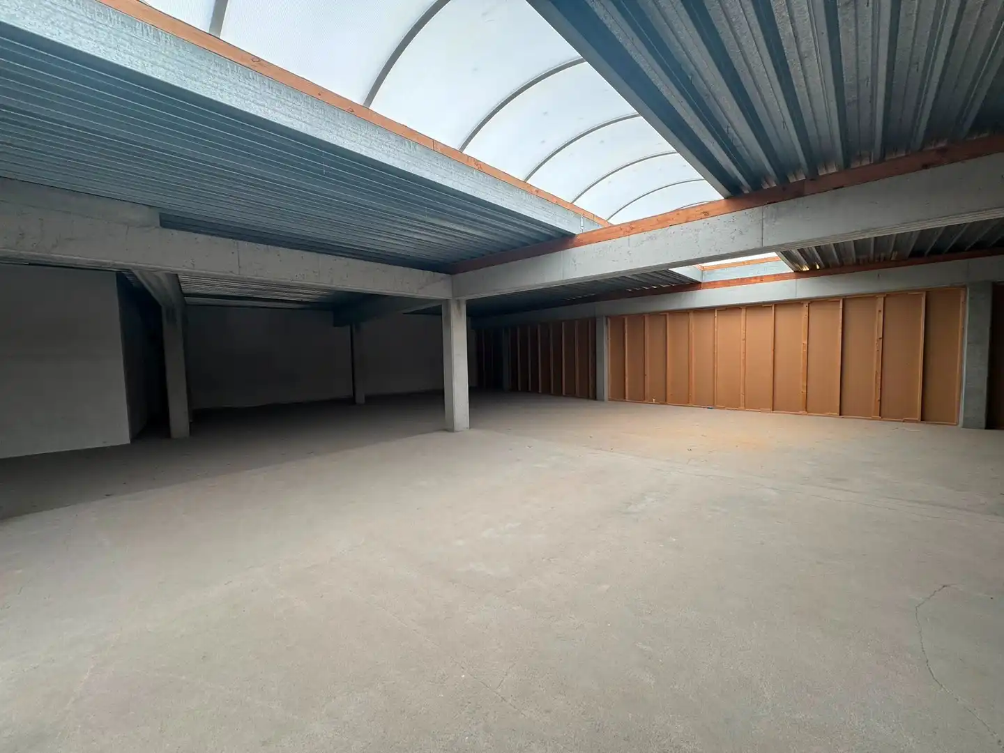 Ruim handelspand van 525 m² in het commerciële hart van Berchem foto 3