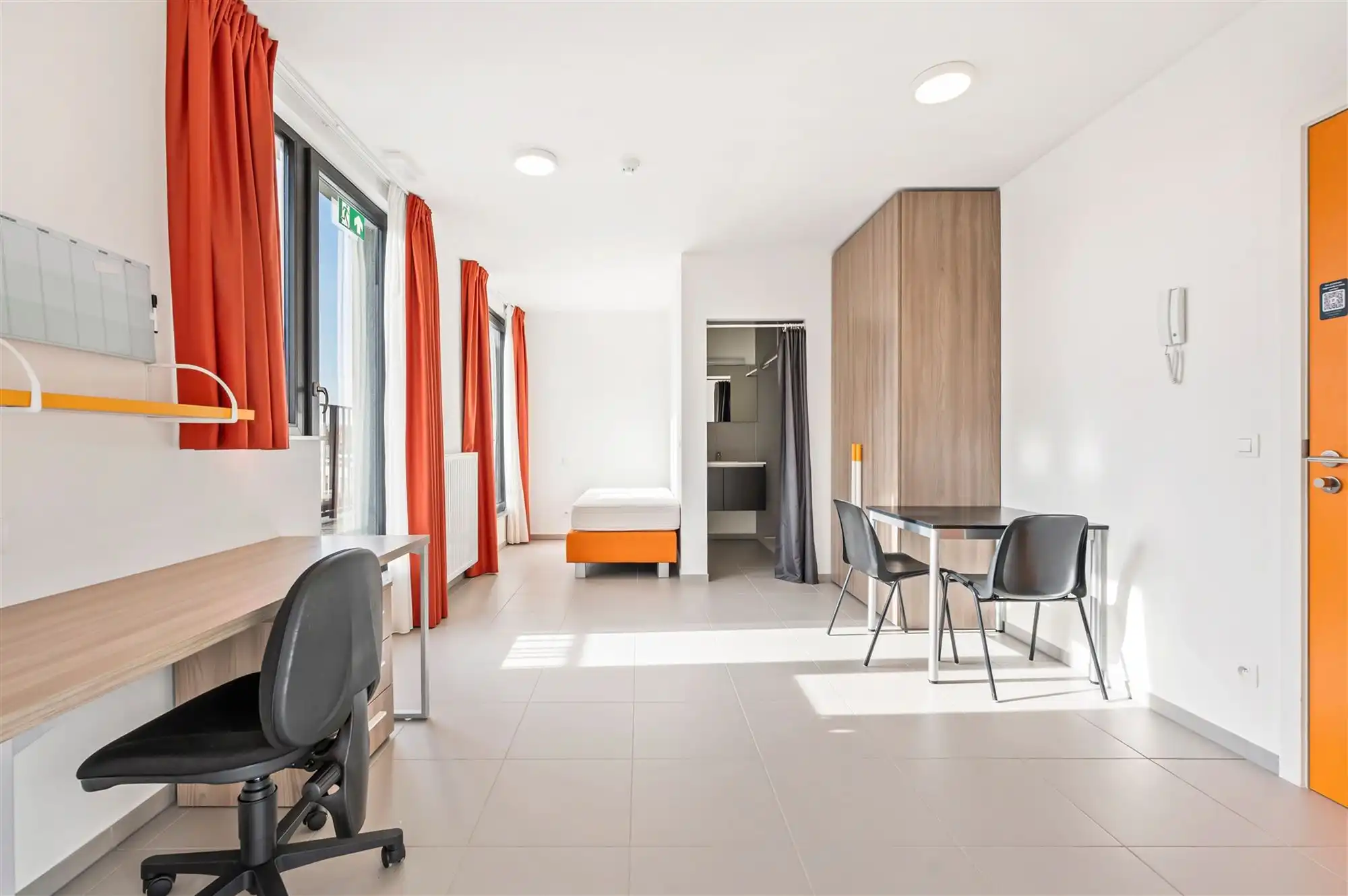 Ruime studentenkamer met terras! foto {{pictureIndex}}