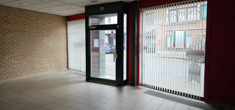 Winkel/kantoorpand te Wondelgem centrum foto 8