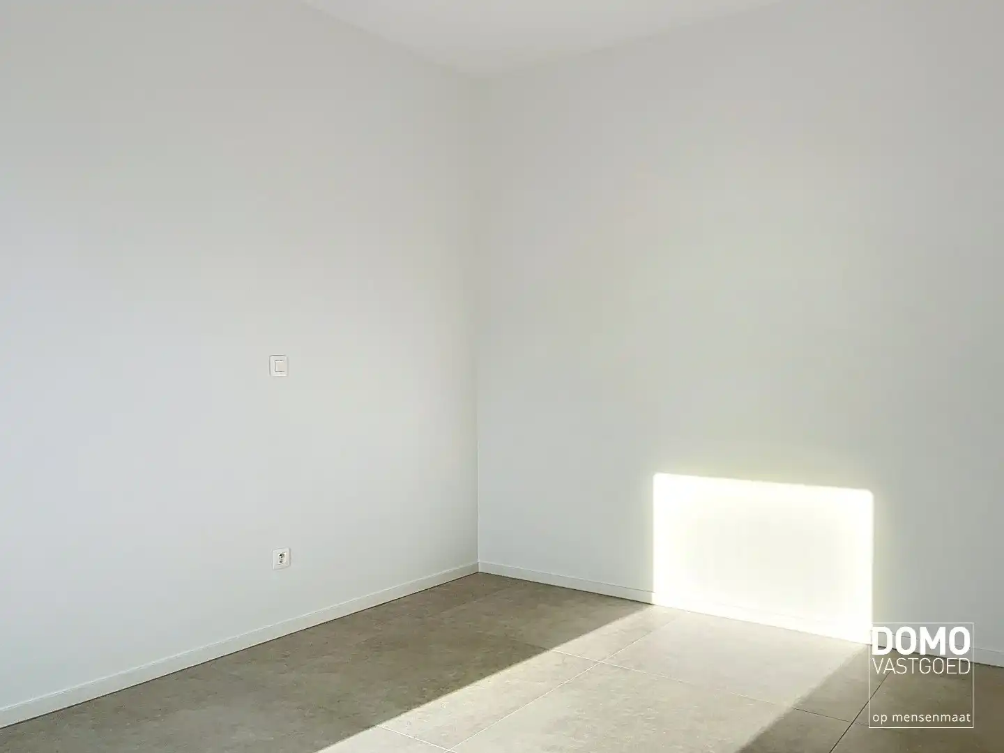 PENTHOUSE MET 2 SLAAPKAMERS, RUIM TERRAS EN AUTOSTANDPLAATS TE KERMT foto 6