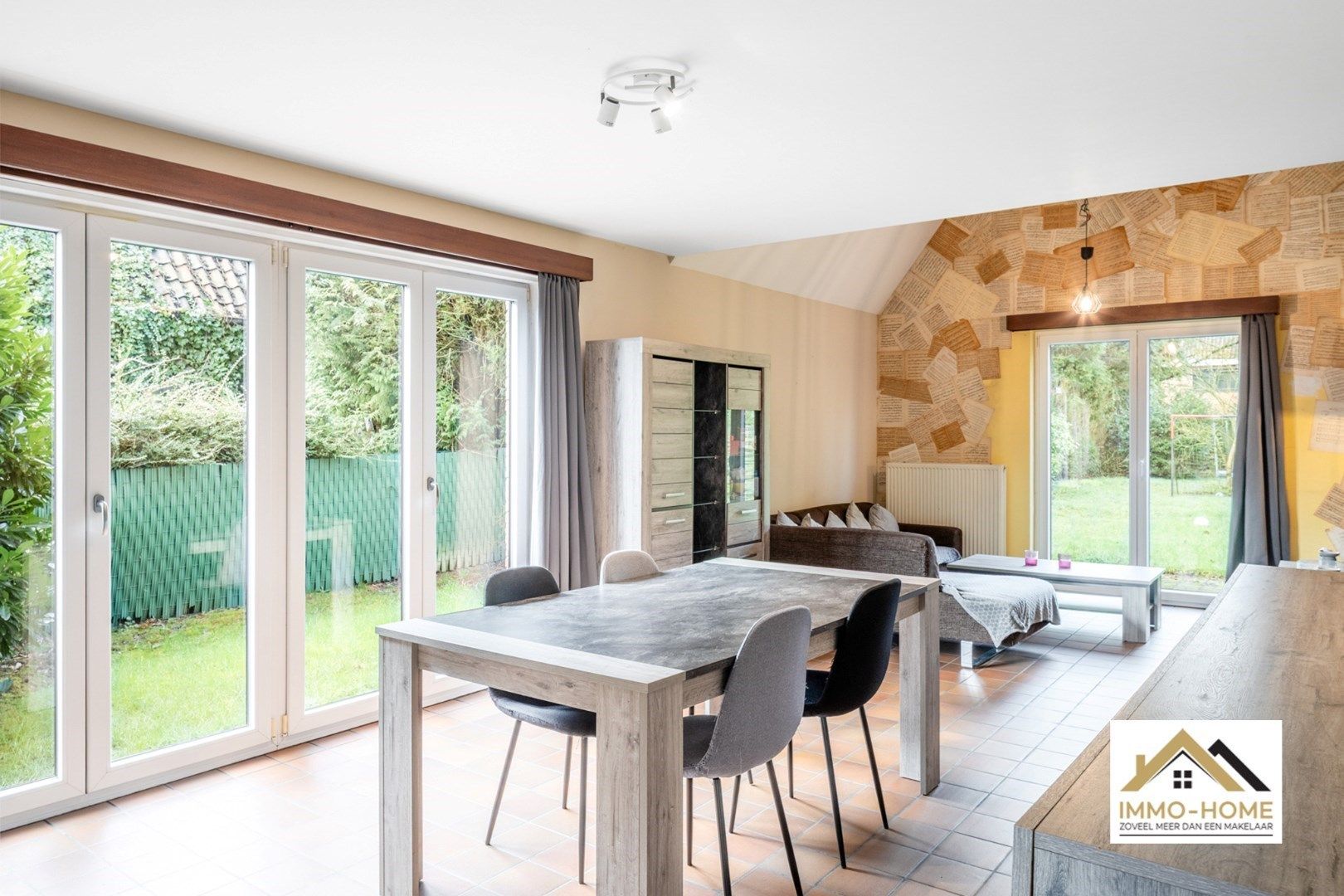 Appartement met 3 slaapkamers en tuin nabij het centrum! foto {{pictureIndex}}