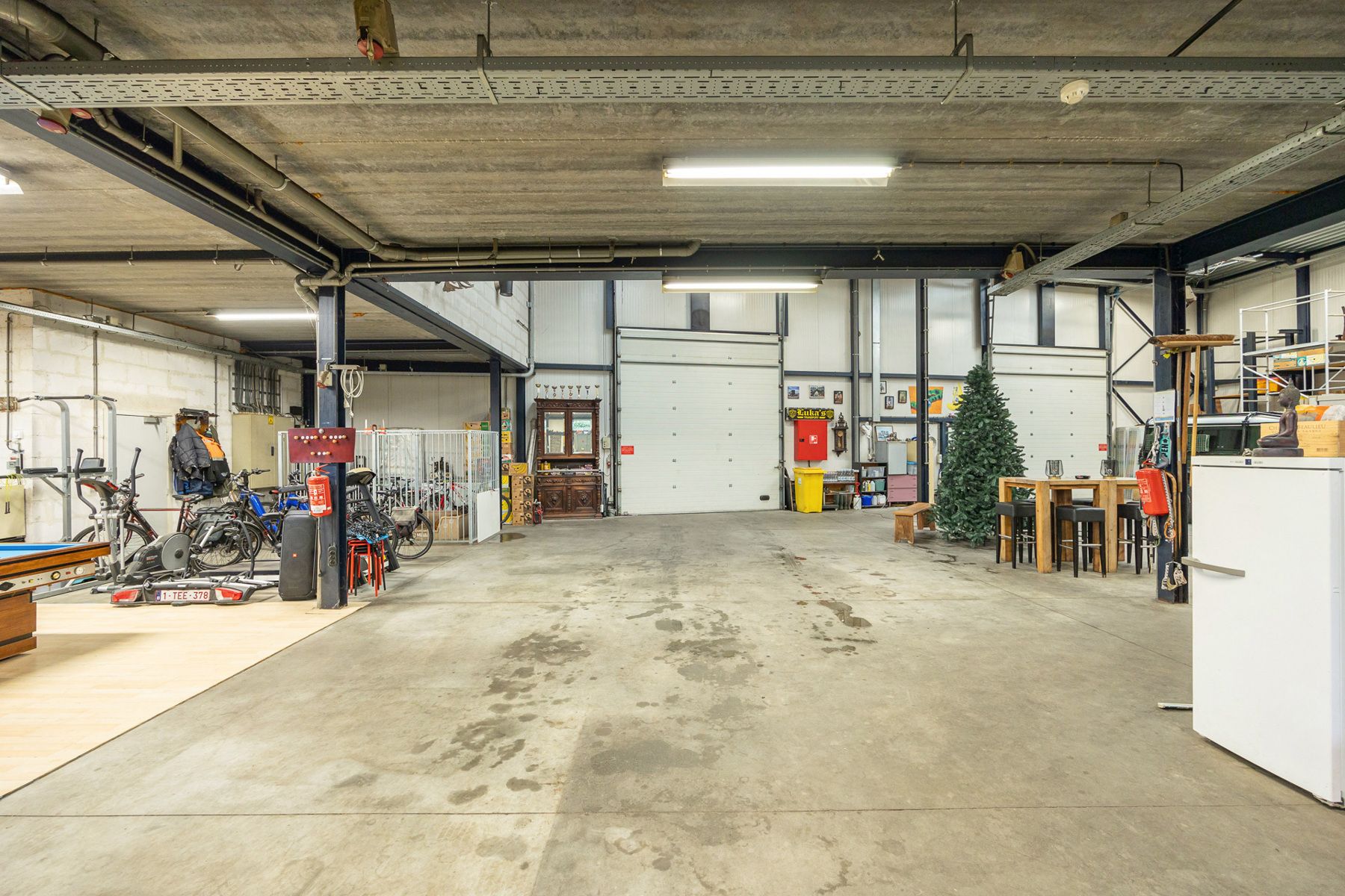 Industrieel pand met magazijn, appartement en lounge in tuin foto 48