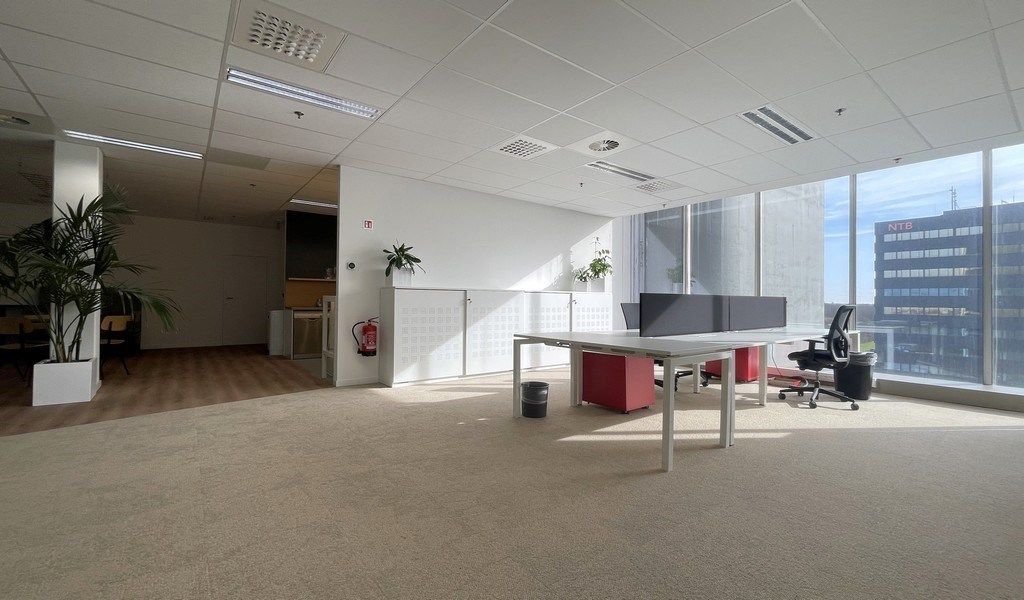 Vernieuwde kantoren te huur in Ahlers Building te Antwerpen foto 12