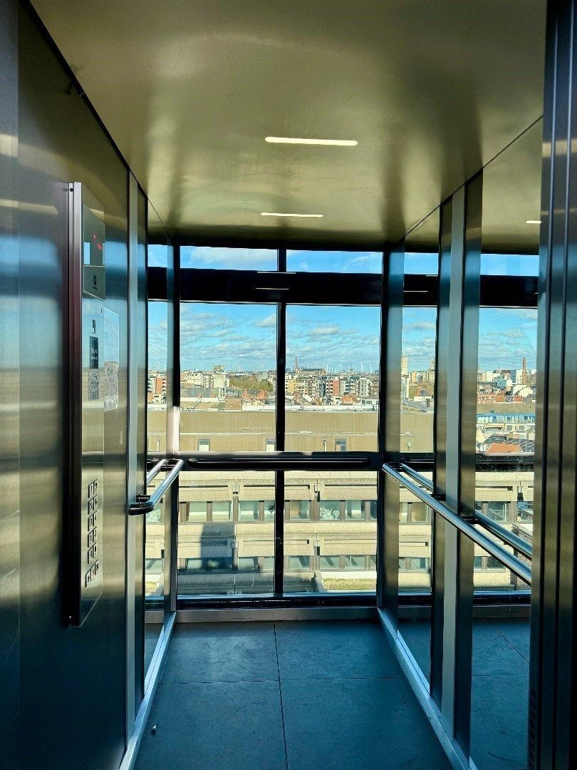 Luxueus appartement met panoramisch uitzicht in residentie Greentower foto 19