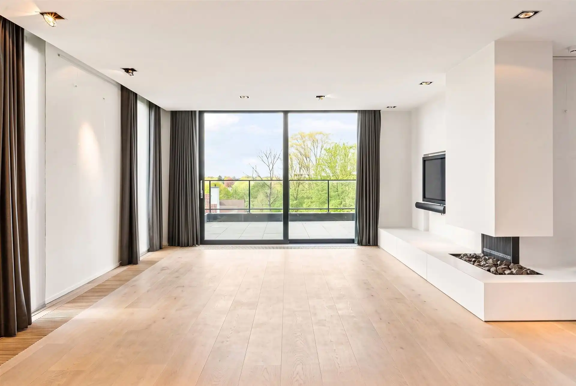 Topgelegen lichtrijke penthouse met prachtig terras foto 8