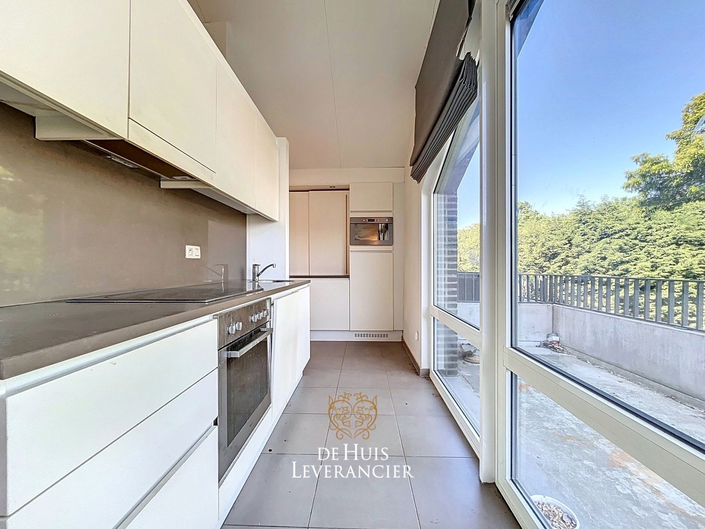 Luxueuze serviceflat met 1 slk en ruim terras foto 3