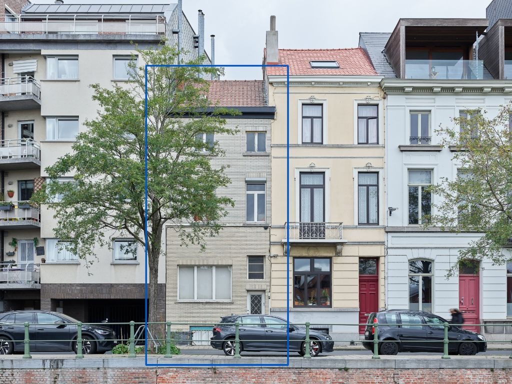 Te renoveren woning (BVO 163 m²) op een absolute toplocatie aan het water foto 2