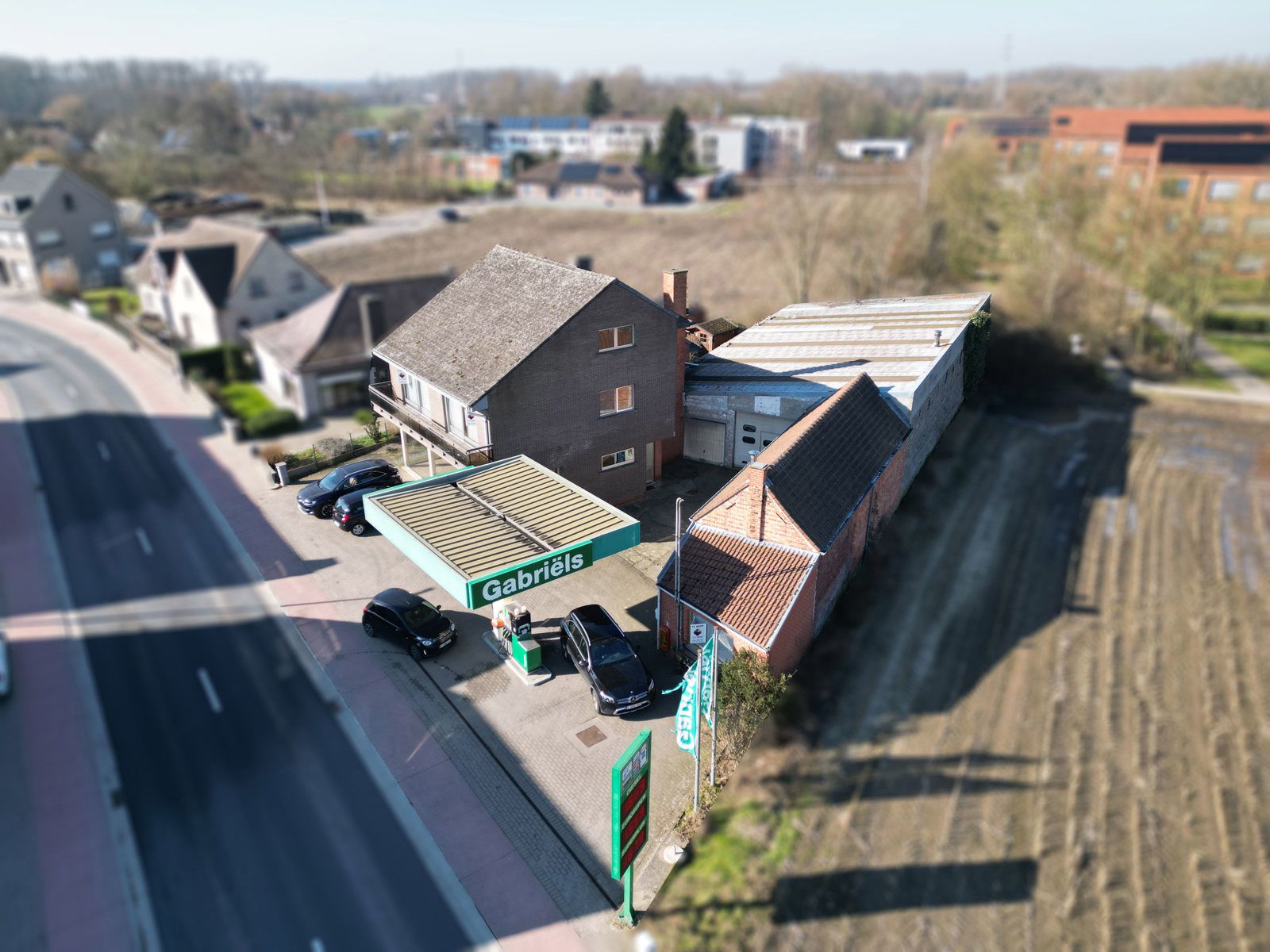 Ruime Woning met 3 SLPK, tuin, opslagruimte én magazijn! foto 24