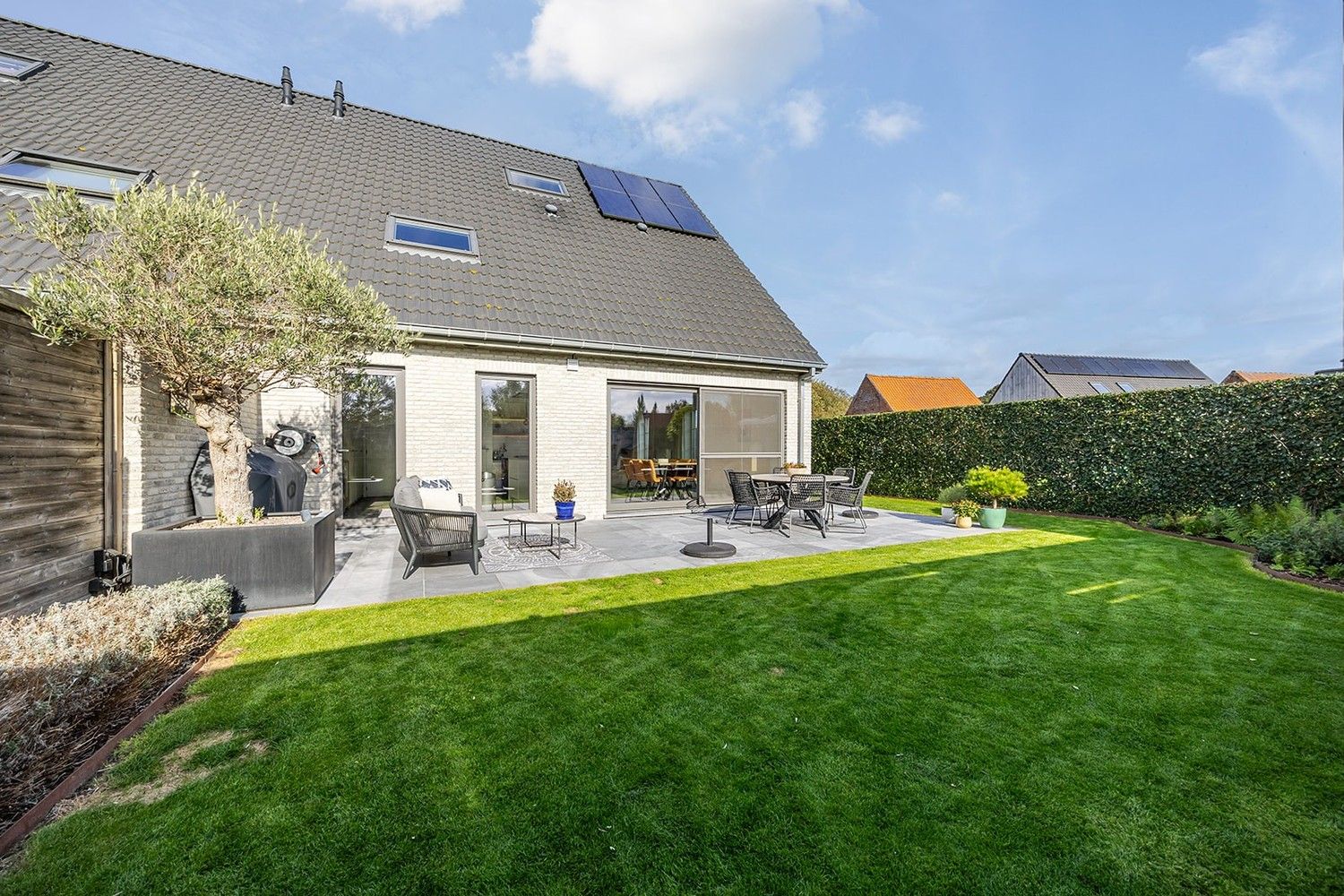Recente halfopen woning met hoogwaardige afwerking in Oedelem foto 5