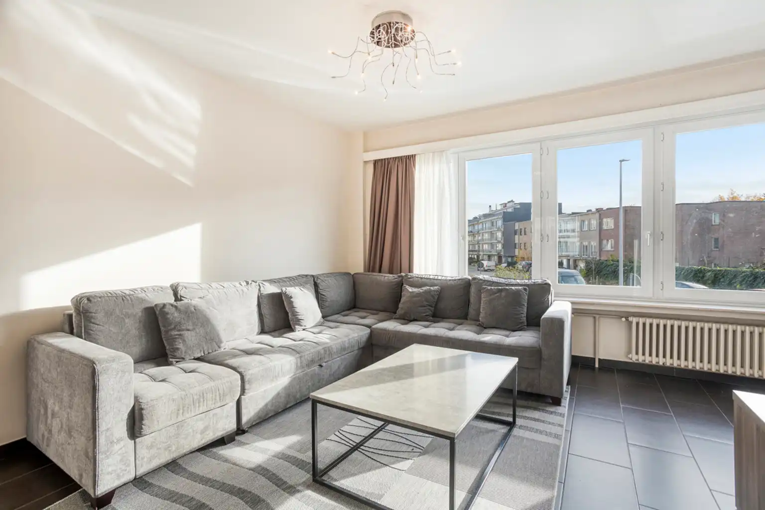 Gerenoveerde bel-étage woning met garage foto 11