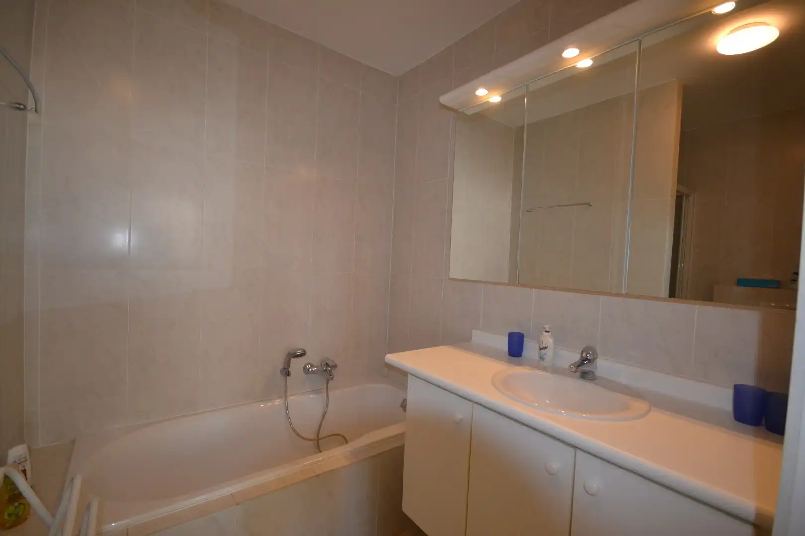 Ruim en zonnig appartement te Oostduinkerke nabij het zonneplein. foto 9