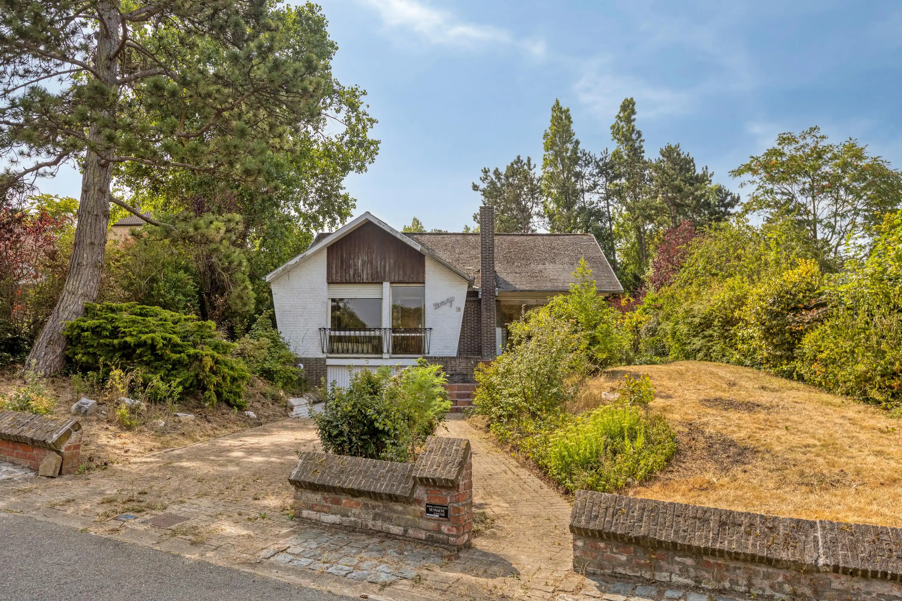 Hoofdfoto van de publicatie: Te renoveren woning op 1192m² grond op topligging!
