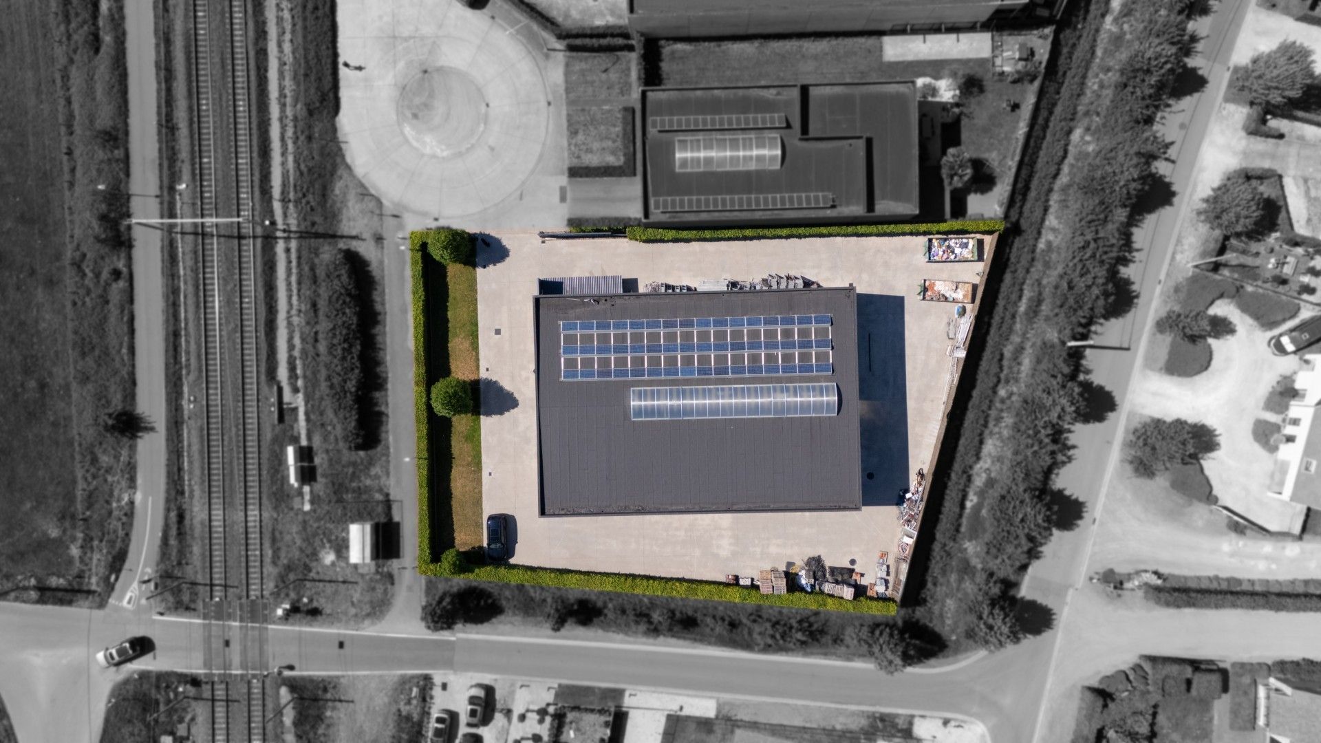 MAGAZIJN MET BURELEN IN KMO ZONE INDUSTRIE foto 7