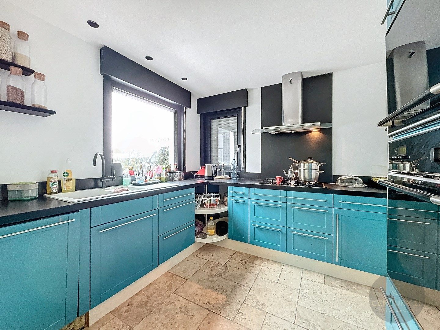 RUIME WONING met LOODS en WERKPLAATS foto 6