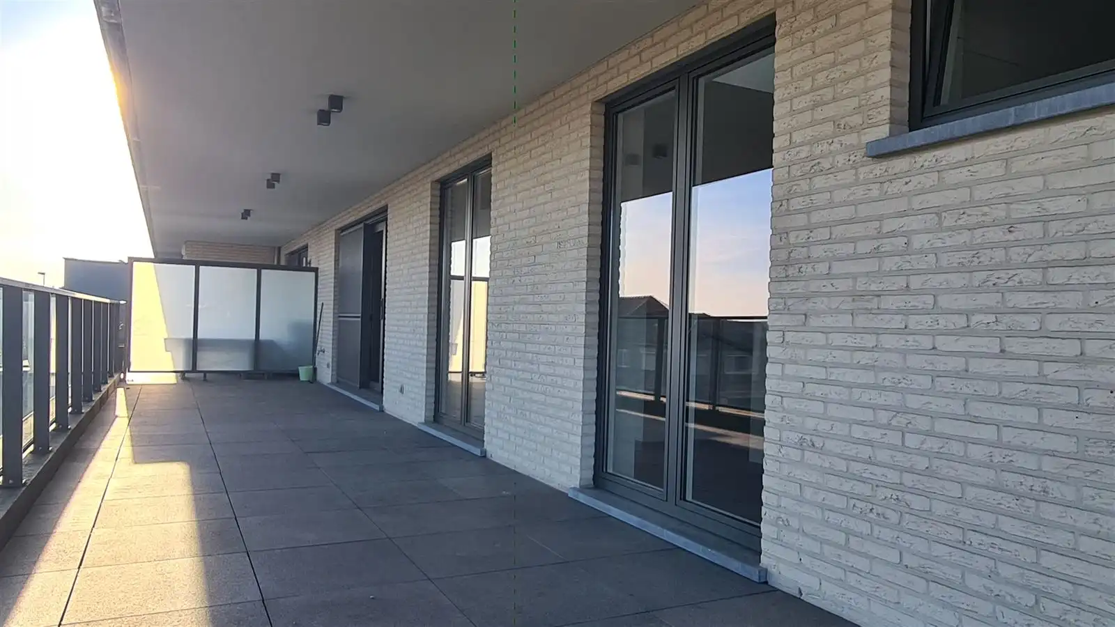 Recent appartement op bovenste verdieping nabij centrum Hoeselt foto 5