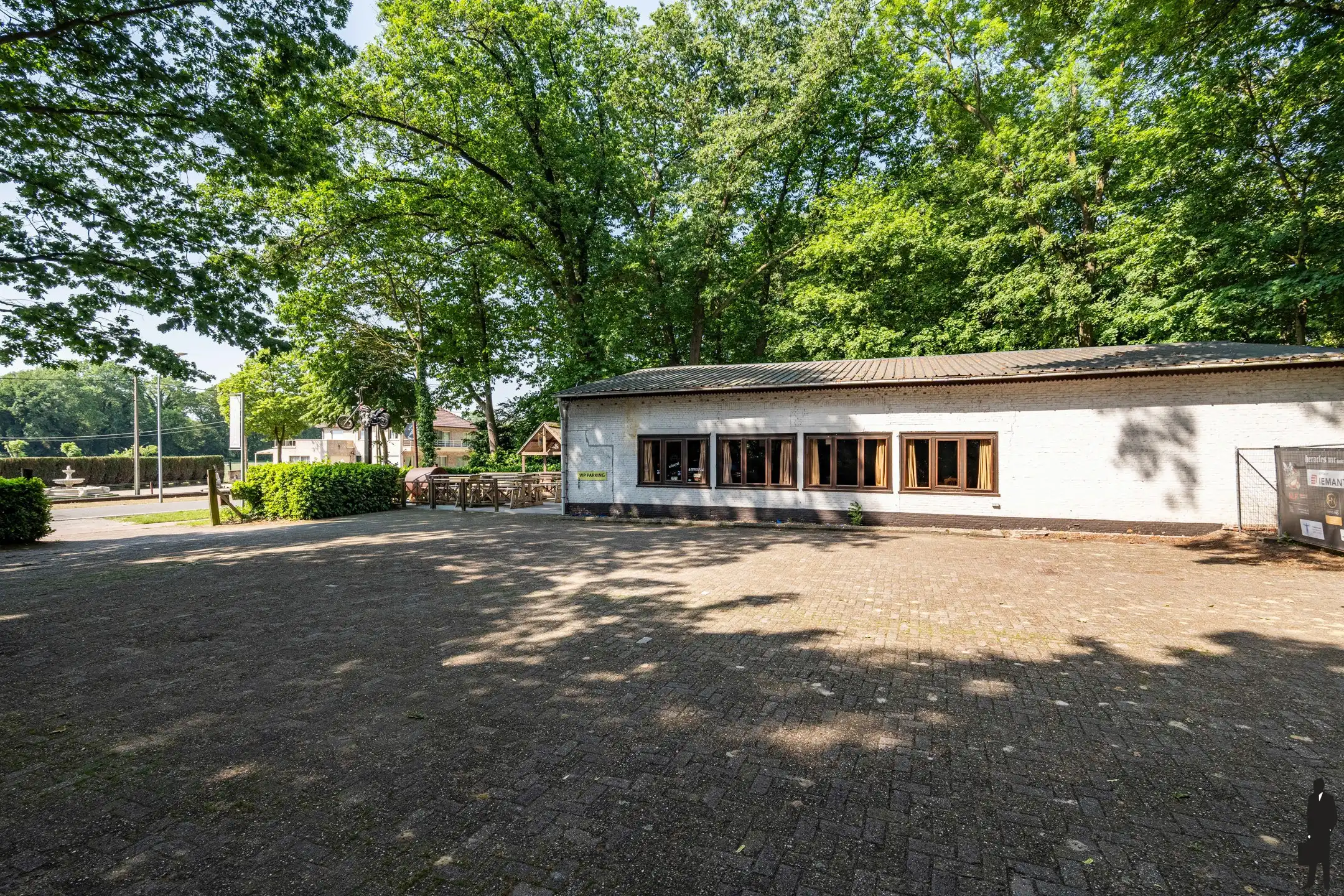 Clubgebouw-chalet 'Heracles' op groen perceel van 3.000m²  foto 12