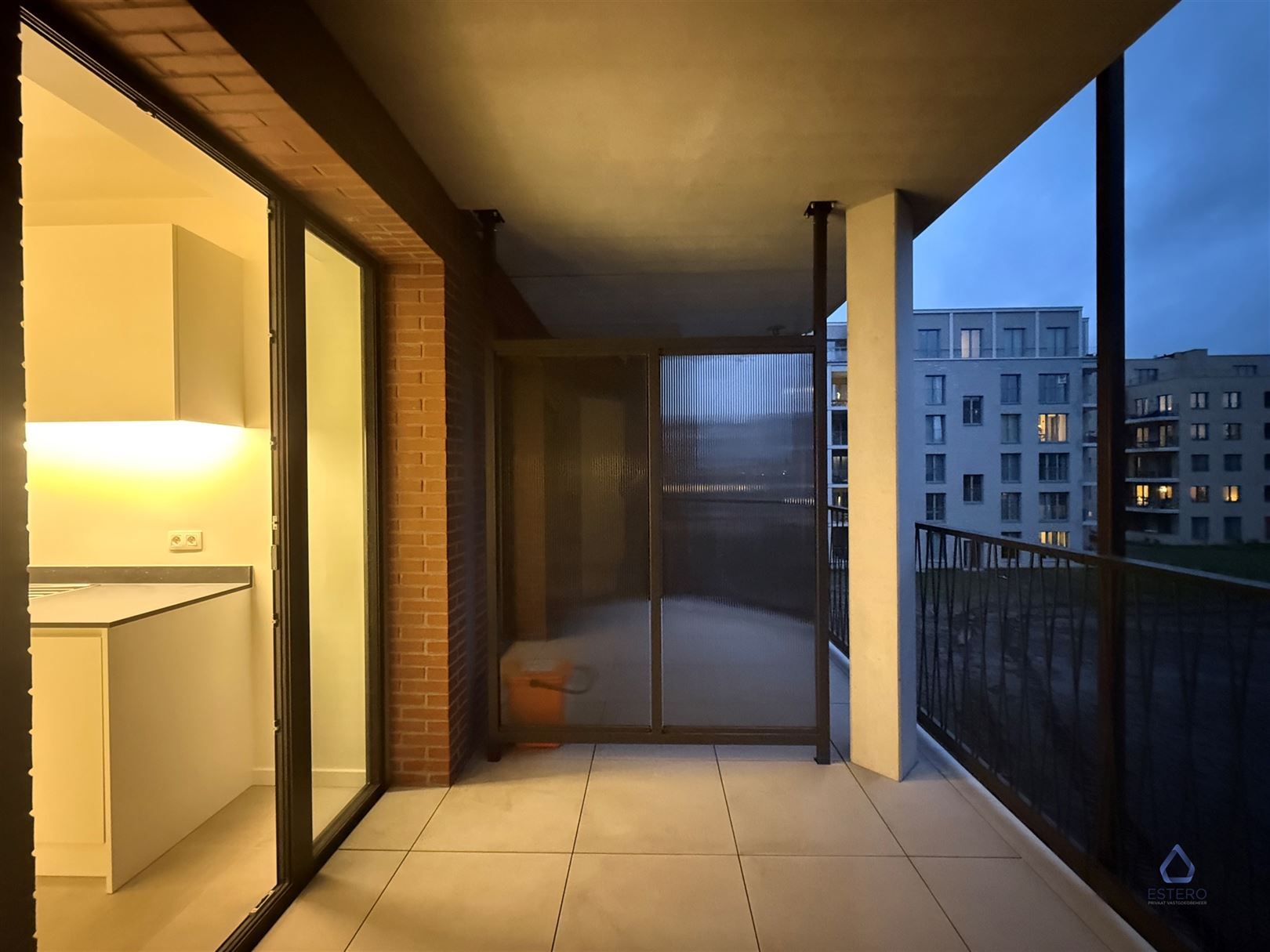 Modern nieuwbouwappt 2-SLK met Terras te Tour & Taxis foto 9