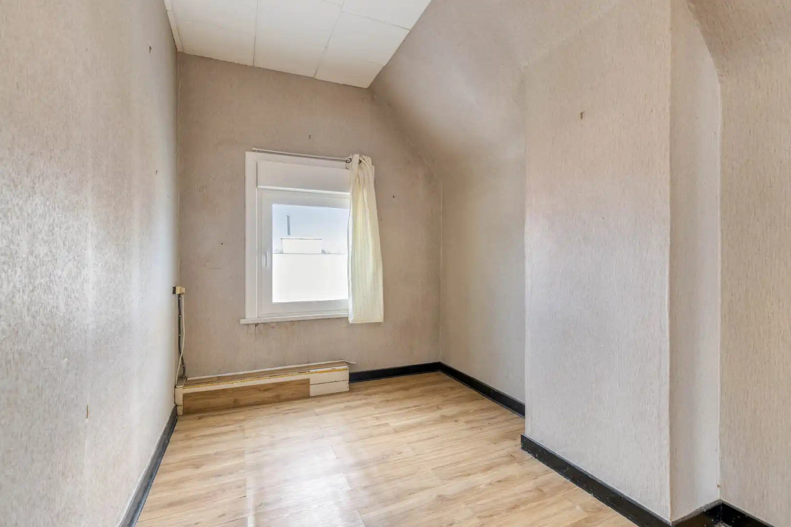 Gezellige rijwoning met grote garage, westgerichte tuin en unieke ligging in Lauwe! foto 15