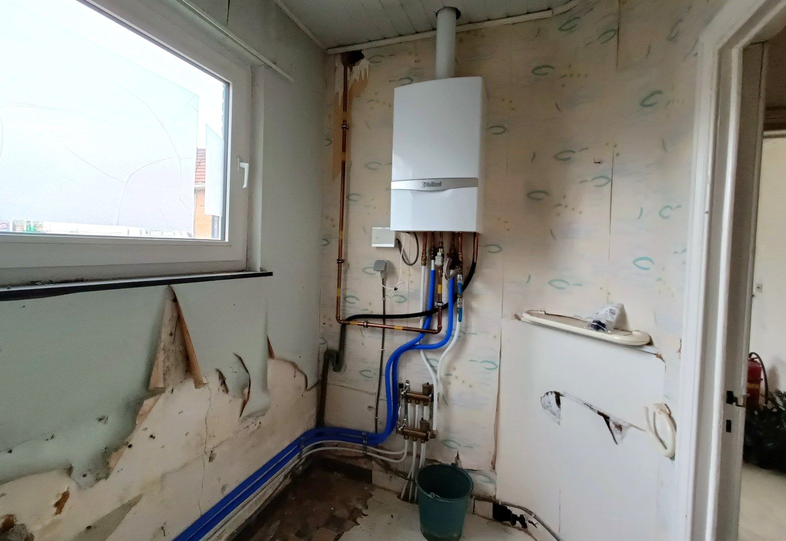 OPVALLEND GELEGEN WINKELRUIMTE foto 11