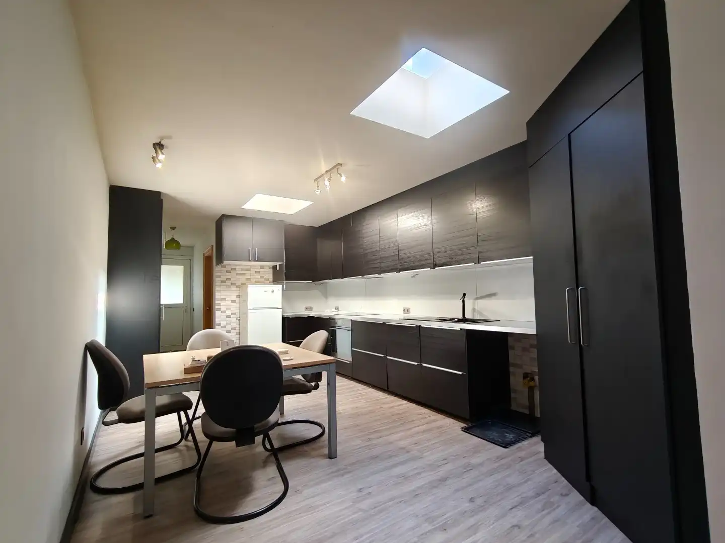 Woning met tuin en zonnepanelen te Lokeren foto 4