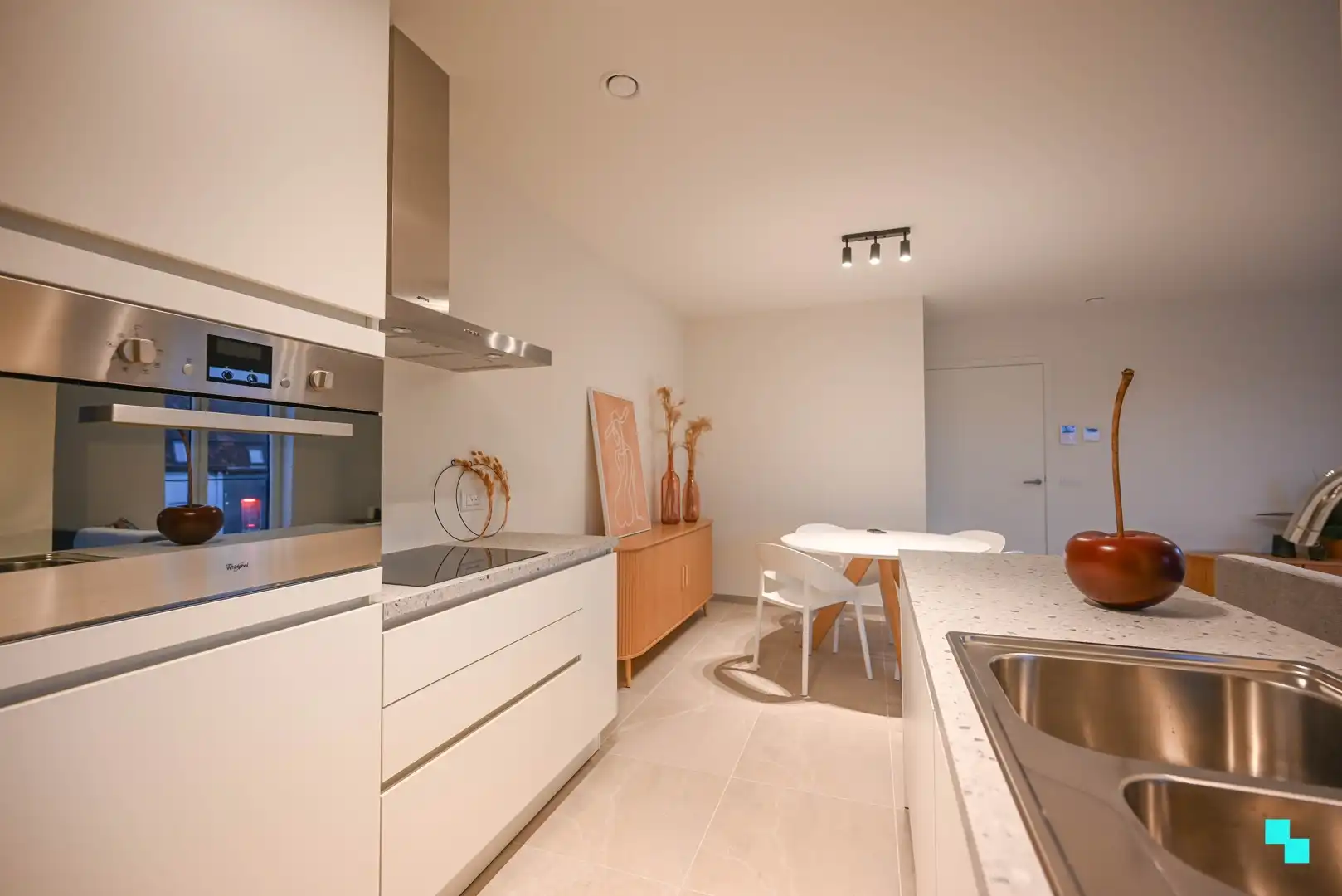 hoekappartement met aangenaam terras foto 17