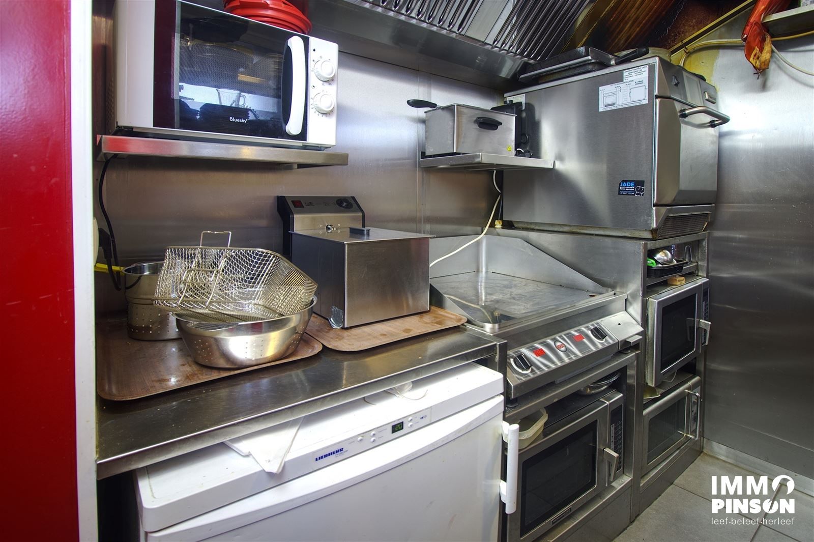 Goed uitgerust restaurant of handelspand foto 9