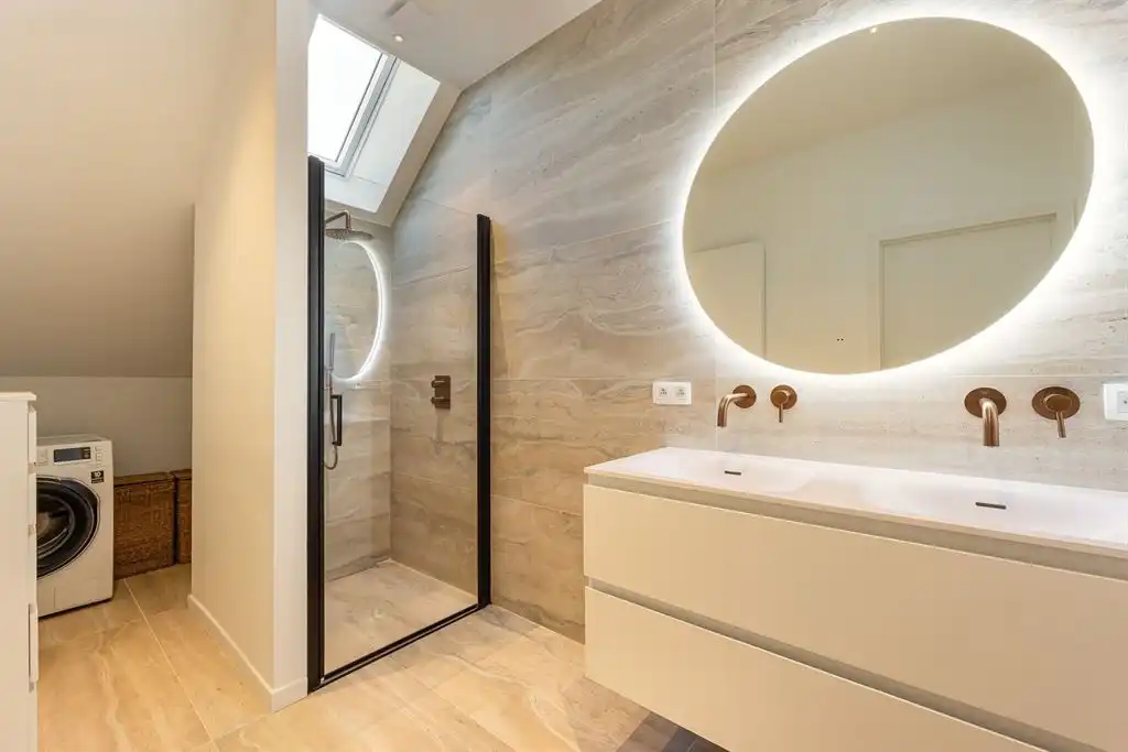 Gerenoveerd duplex appartement met terras foto 10