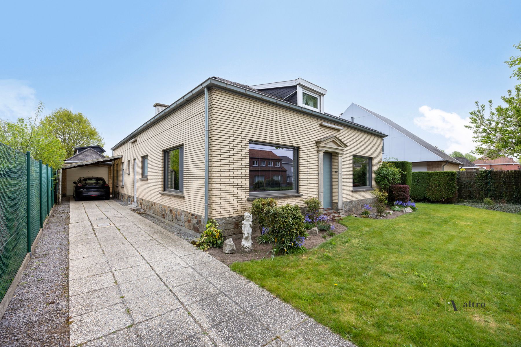 Deels gerenoveerde woning in het groene Bellem foto 20