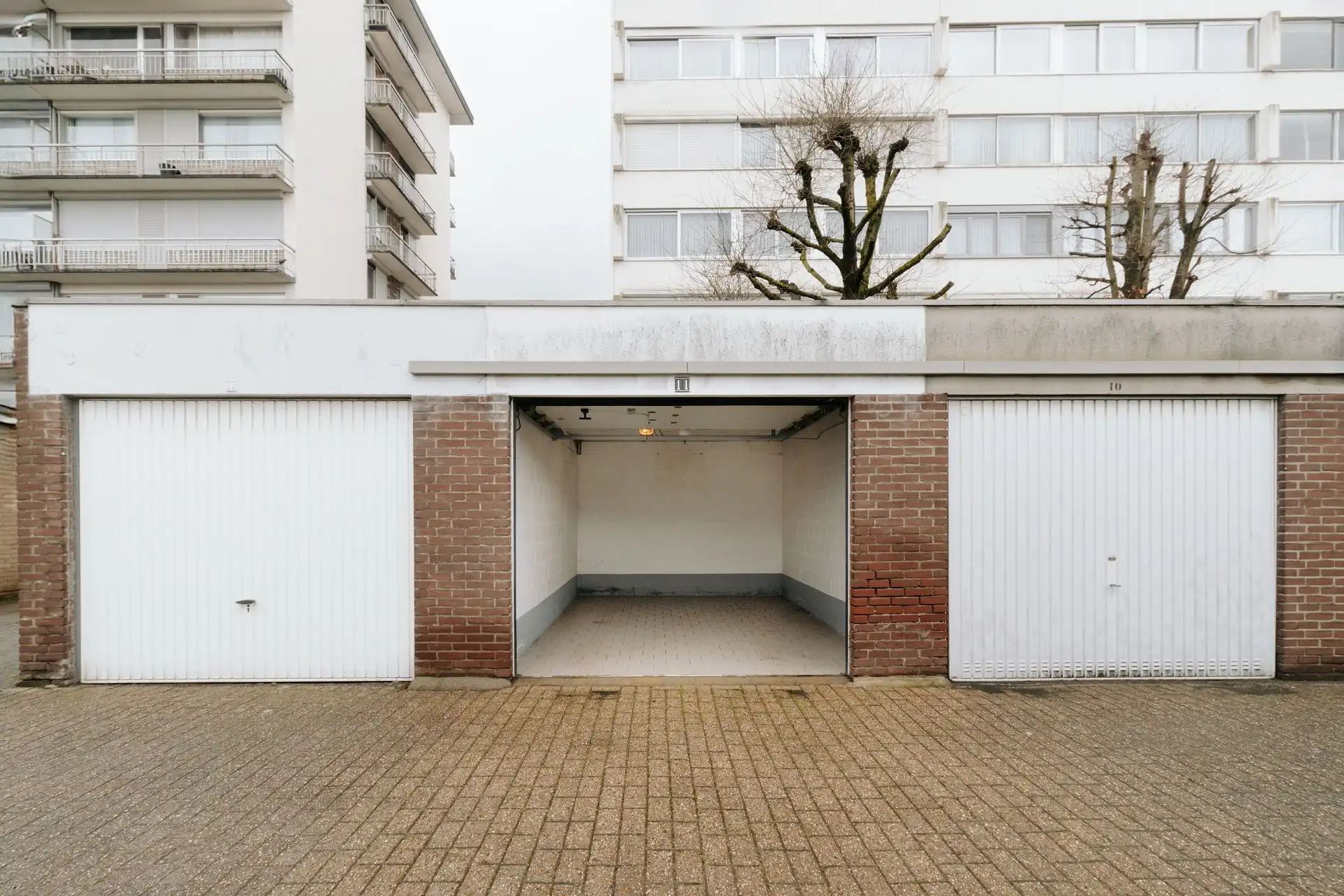 Garagebox met automatische poort aan de Vogeltjeswijk foto 3