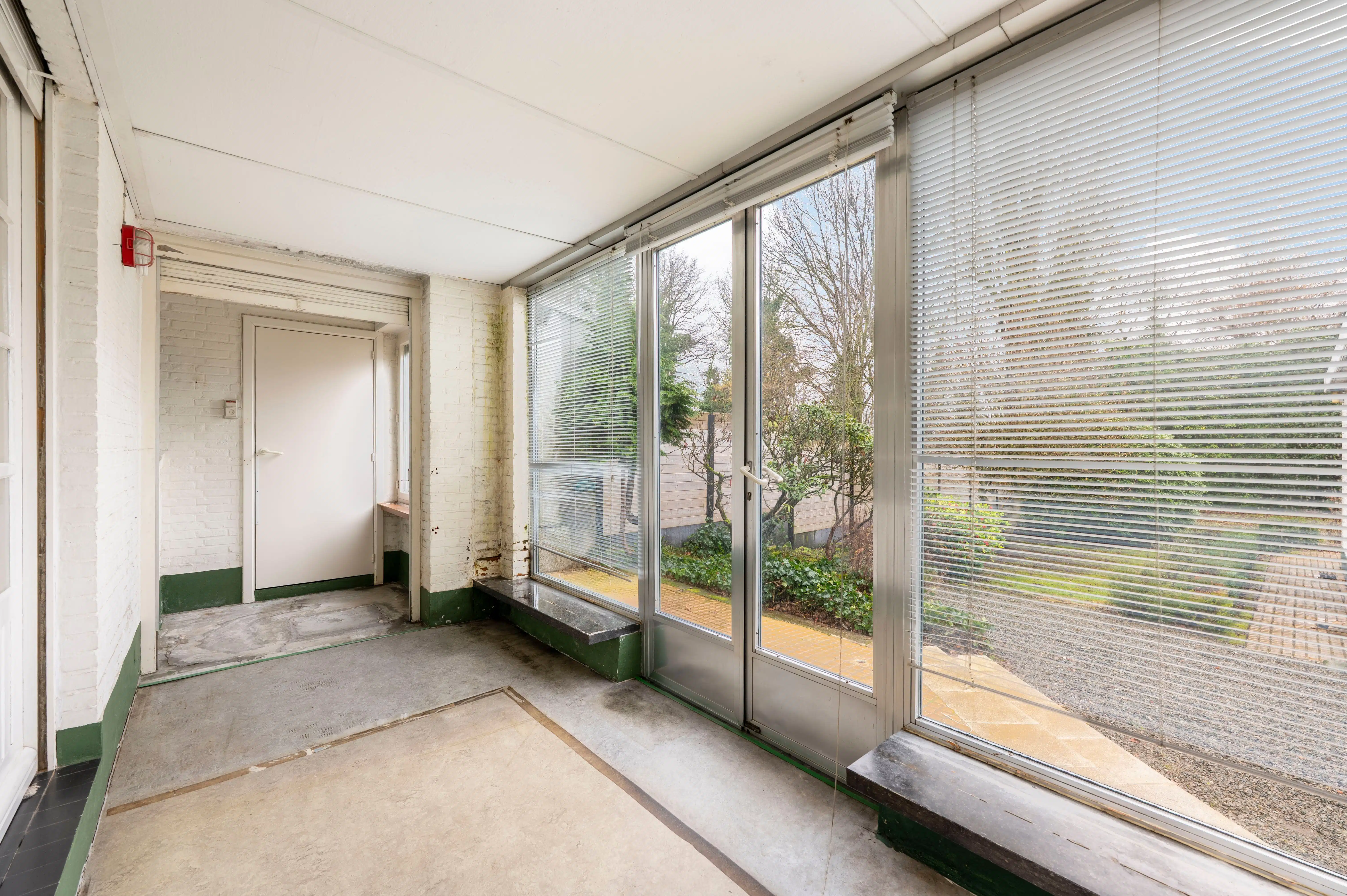 Halfopen bebouwing met veel potentieel, zonnige tuin en garage in Kapellen! foto 9