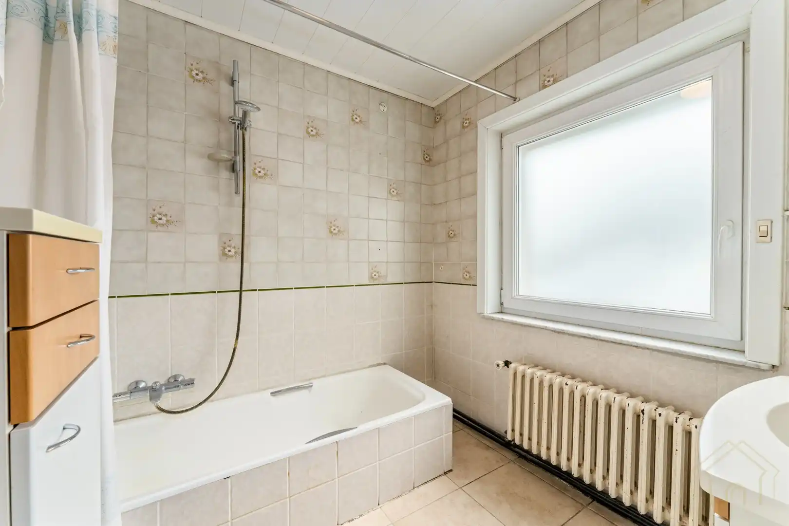 Halfopen renovatieproject met veel potentieel en diepe tuin met uitweg foto 17