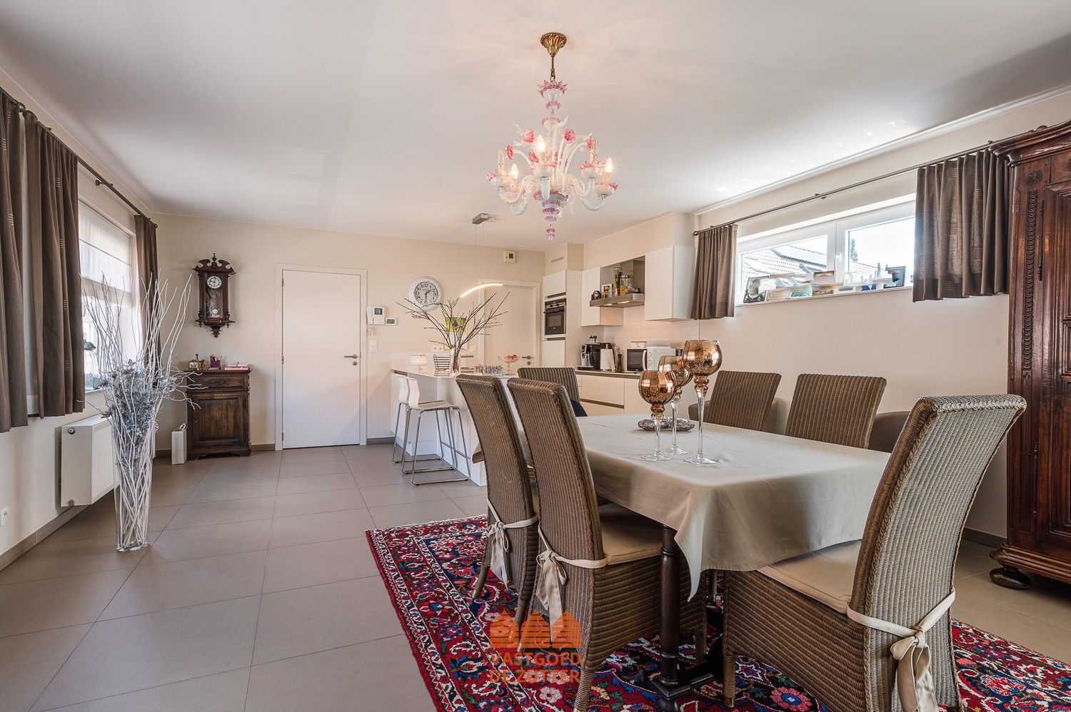 Centraal gelegen en lichtrijk appartement met garage en ruim terras in het hart van Eeklo foto 2