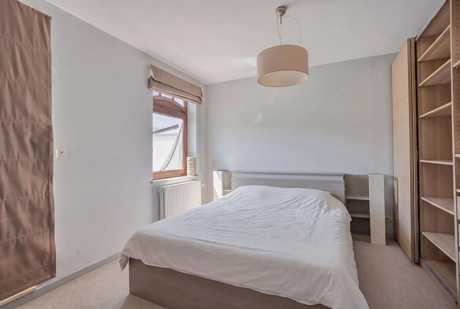 Ruime woning met 5 slaapkamers,tuin en garage foto 20